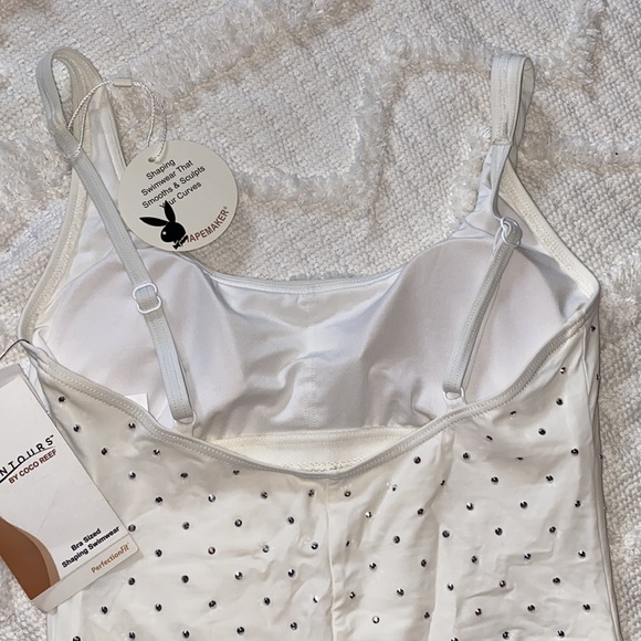 BNWT White Coco Reef One Piece - size 8 - Picture 6 of 6